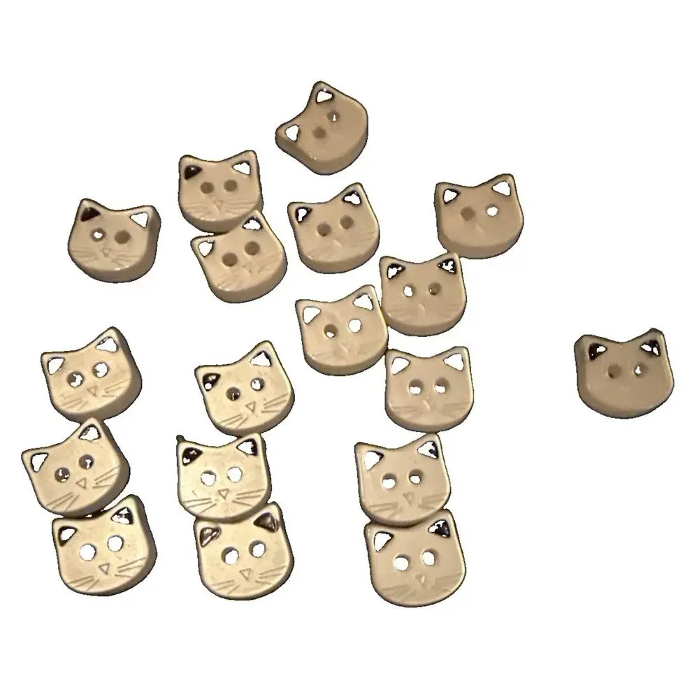 NWT Set Of 18 White Pearlized Plastic Kitten Buttons ALL EARS ARE BLACK.